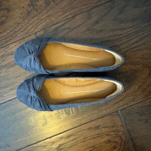 Report Navy Blue Knotted Flats